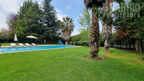 Casa En Venta De 4 Dorm. En Chicureo Centro