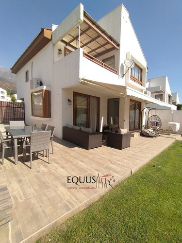 Fantástica Casa En Condominio Con Vista Despejada Cordillera