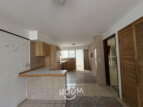 Casa En Colinas De San Javier, Guadalajara Con 7 Recámaras, 1305 M², Id: 151607