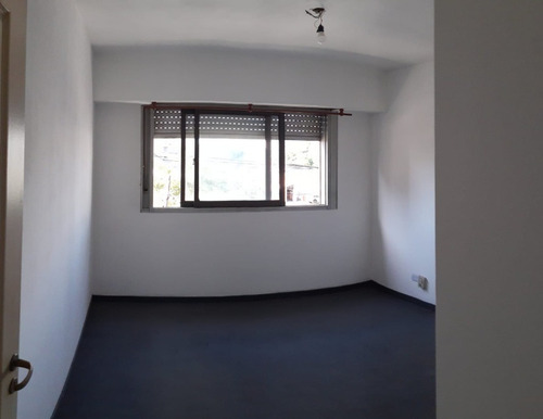 Imagen 6 de 10 de Departamento De 2 Ambientes Al Frente En Venta - Moron Norte
