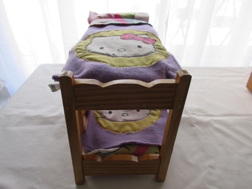 Imagen 2 de 4 de Cama Marinera Y Ropero De Madera Para Barbie Con Accesorios
