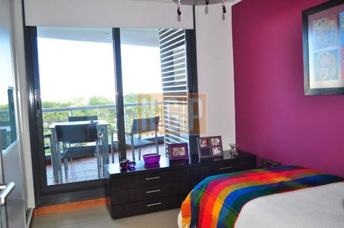 Servicio De Mucamas, Piscina, Parrilleros, Gimnasio, Sala De Adultos, Sala De Juegos, Sector De Internet, Laundry, Recepción Las 24 Hs.-ref:8498