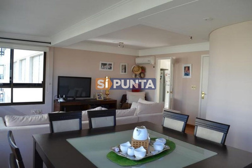 Imagen 5 de 21 de Apartamento En Playa Mansa A La Venta
