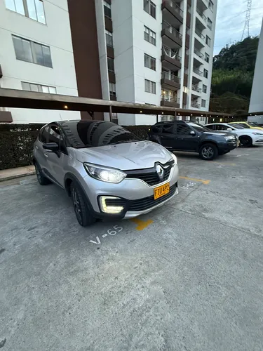 Renault Captur 2.0 Intens Automática