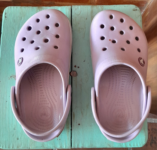 Crocs Niña J3 (talle 34/35) Lila, Muy Buen Estado