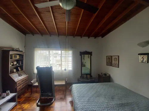 Casa En Venta En Los Colores. Cod V12695