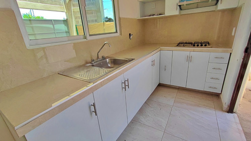 Disfruta De La Comodida De Una Casa De 1 Solo Nivel, Ven Y Conocela