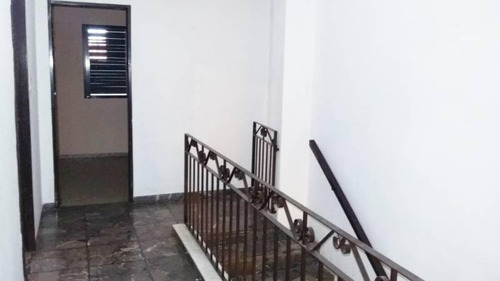 Imagen 5 de 19 de Especular Local Y Departamento Frente Av Escobar