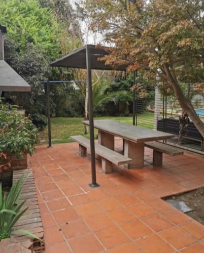 Casa En Venta De 4 Dorm. En Las Condes