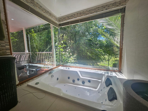 Tejada Con Niveles 4dort+4baños+10estc+bod+gy+piscina+jardin