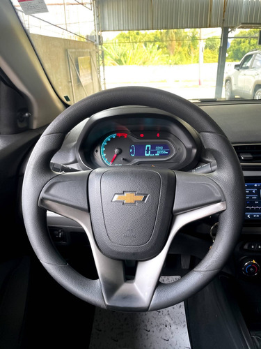 Imagem 2 de 10 de Chevrolet Onix 1.0 Mpfi Lt 8v Flex 4p Manual