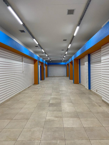Imagen 3 de 13 de Excelente Local 200 Mts A La Calle Zona Comercial