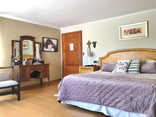 Casa En Arriendo De 5 Dorm. En Vitacura
