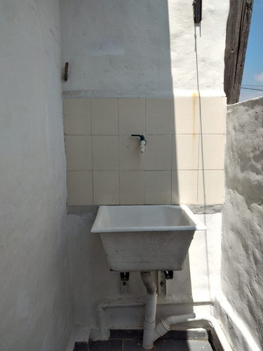 Imagen 9 de 11 de Duplex 2 Ambientes. Primer Piso, Amplio Luminoso. Venta. La Tablada
