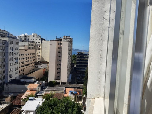 Imagem 19 de 30 de Apartamento Todo Reformado Com: Dois Quartos, Sala Um Banheiro Social E Dependência. - Ap5595