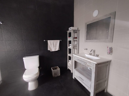 Casa En Venta 6 Ambientes En Barrio Santa Catalina, Lujan