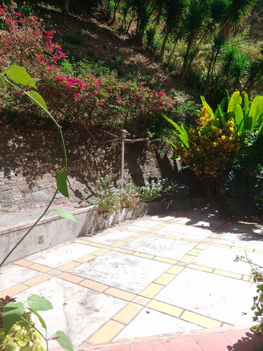 Se Vende Town House En Santa Ines 385m2, 4h/1e/4b/6p
