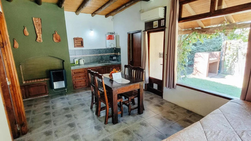 Casa En Venta - 6 Dormitorios 4 Baños - Mendoza