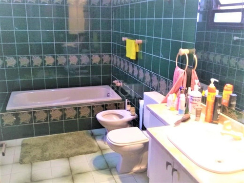 Casa Em Partenon Com 3 Dormitórios - Pj6086