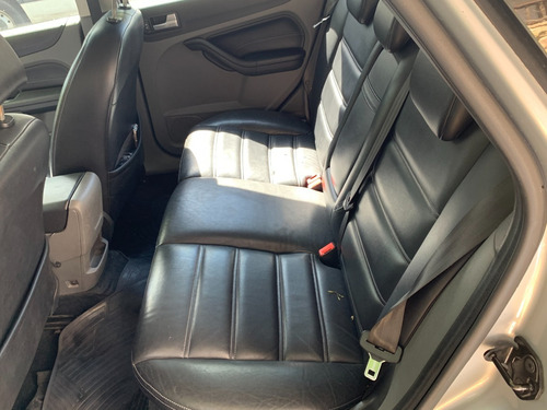 Ford Focus Ghia 5p