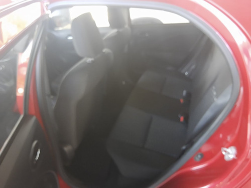 Imagem 7 de 12 de Toyota Etios Hatch 1.3 16v 4p Flex X
