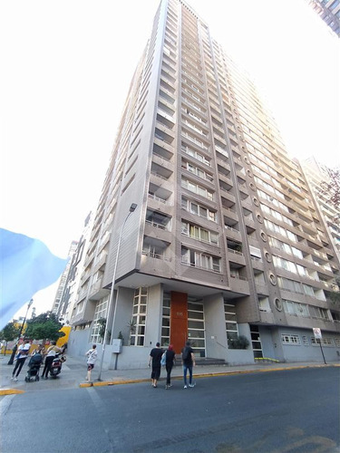 Departamento En Venta De 2d/2b/bodega. En Santiago Centro