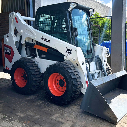 Mini Carregadeira Bobcat S570 - Ano 2019