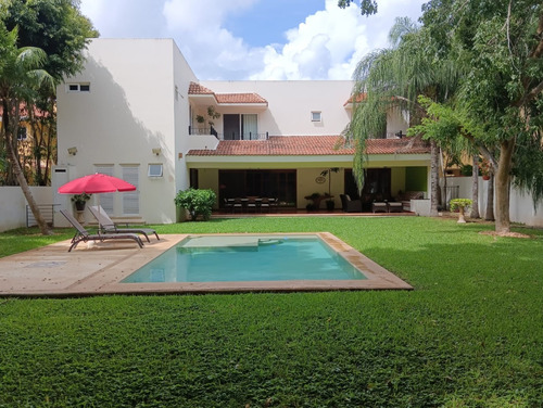 Lujosa Casa En Venta En El Club De Golf La Ceiba En Mérida Yucatán