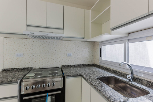 En Venta. Ph. 2 Amb. Patio Y Terraza Propios. Sin Expensas.
