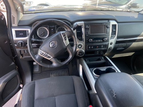 Nissan Titan 2018 Sv 4x4 V8 Aut Dob/cab Enganche $
