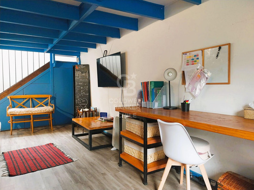 Estilo Colonial Con Gran Terreno Y Lindas Vistas