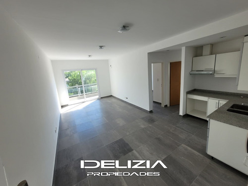 Venta De Departamento Con Patio Y Cochera En Castelar Norte
