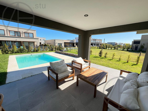 Casa En Venta De 5 Ambientes En Puertos