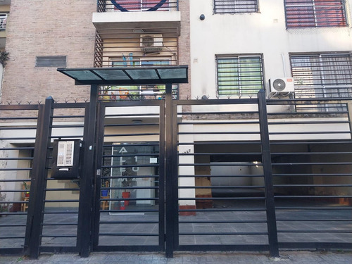 Venta Monoambiente Primer Piso, Con Cochera Descubierta En Morón Centro, Moron Norte.-