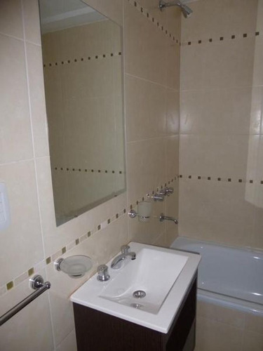 Imagen 6 de 9 de Monoambiente Divisible Al Frente En Venta Moron Sur