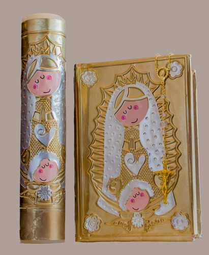 Imagen 2 de 5 de Set Kit 1era Comunión Vela Biblia Virgenplis Repujado Hadas