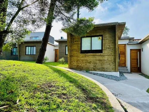 Casa En Venta En Complejo En Pinamar C/ Cochera Patio Y Parrilla