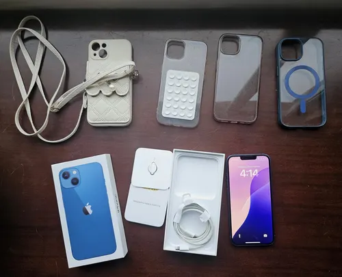 Celular iPhone 13 128 Gb 4 Ram En Caja + Set De Fundas (Usado)