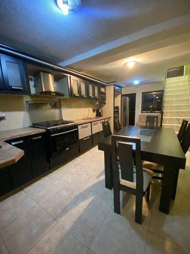 Imagen 5 de 16 de Fernando Guerrero Vende Town House En Res. Laguna Club San Diego Atth-228.