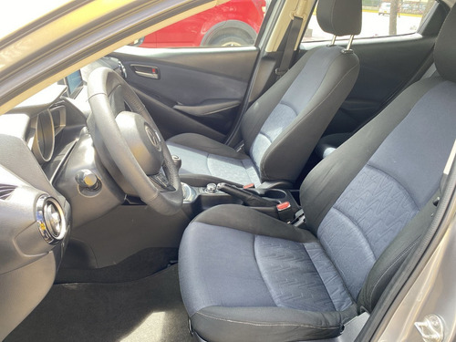 Imagen 13 de 15 de Mazda 2 2016 1.5 Mt