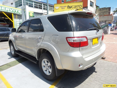 Imagen 5 de 25 de Toyota Fortuner Sr5
