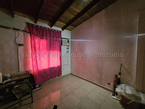 Gbf 25-15344 Turmero Centro Vendo Bella Casa Con Terreno Contácteme Ya.