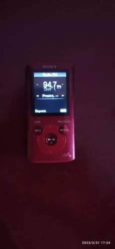 Sony Walkman Reproductor Mp3 Rojo Foto editorial - Imagen de rojo, esto:  202574271