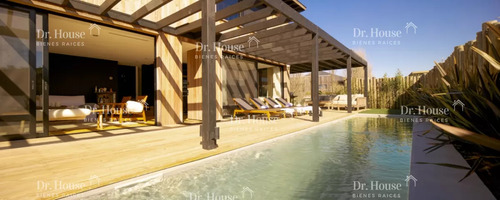Moderna Casa De Lujo Con Piscina Y Vista Al Mar
