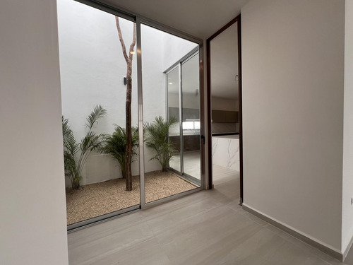 Casa En Venta Merida, Privada, De 659 Mt De Construccion.