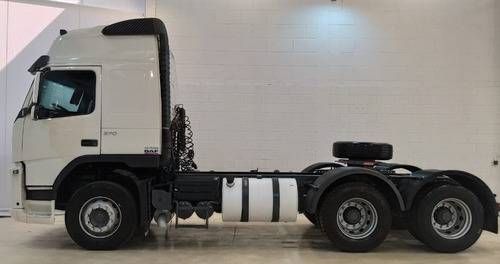 Imagem 2 de 6 de Volvo Fm 370 - 2013
