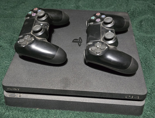 Play Station 4 Slim 