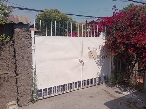 Casa Con Amplio Terreno,sector Residencial Cerca De Metros