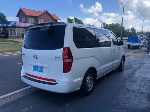 Hyundai H1 Mini Bus 12 Pasajeros 2.5cc