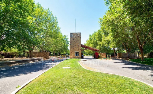 Terreno En Las Brisas De Chicureo, Orilla De Canch...